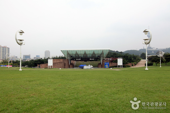 La salle de concert en plein air Kolon (대구 코오롱 야외음악당)