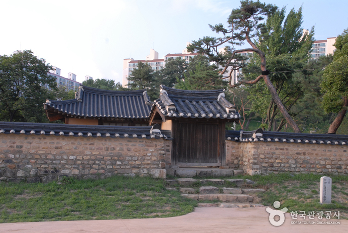 Parc Dongchundang (대전 회덕 동춘당)