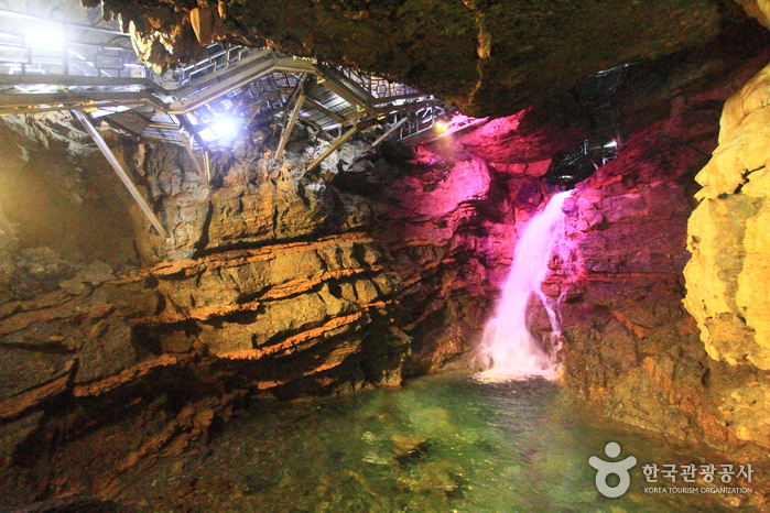 Cueva Daegeumgul (대금굴)
