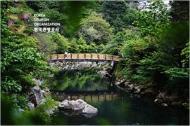 Cheonjiyeon Falls