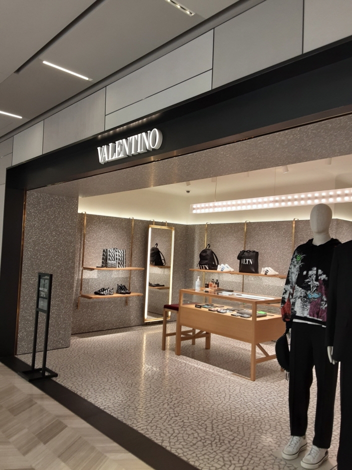 Valentino Men - Shinsegae Main Branch [Tax Refund Shop] (발렌티노남성 신세계 본점)