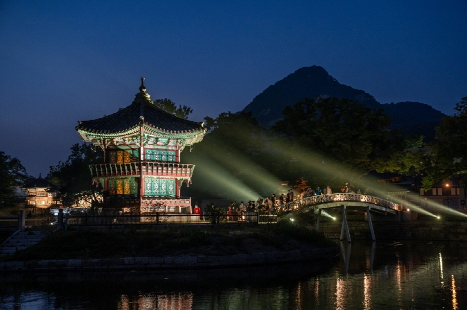 Promenade à la lueur de la lune à Gyeongbokgung (경복궁 별빛야행)