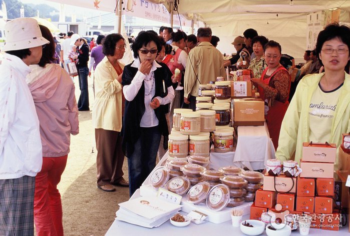 Yangyang Songi Festival (Pine Mushroom Festival) (양양송이축제)