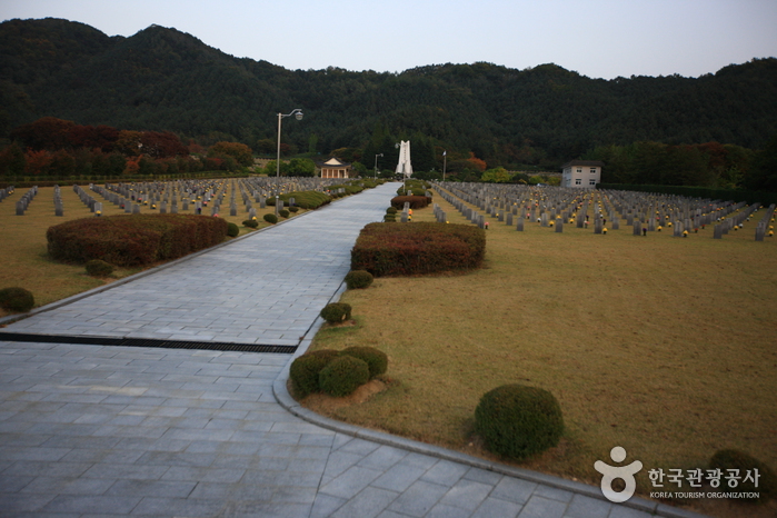Cementerio Nacional de Manghyang (국립 망향의 동산)10 Miniatura