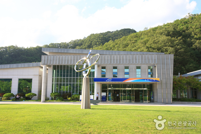 Wasserkulturzentrum Hwacheon und Damm Pyeonghwa (화천 물문화관-평화의댐)