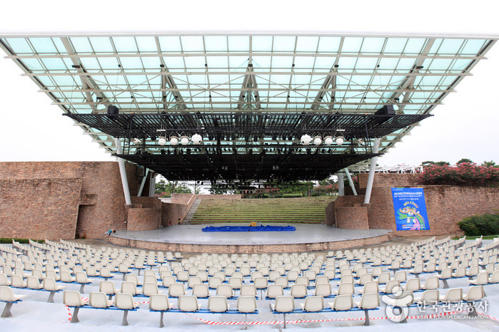 Escenario Musical al Aire Libre Kolon de Daegu (대구 코오롱 야외음악당)