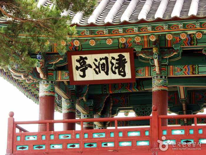 Cheongganjeong Pavilion (청간정)