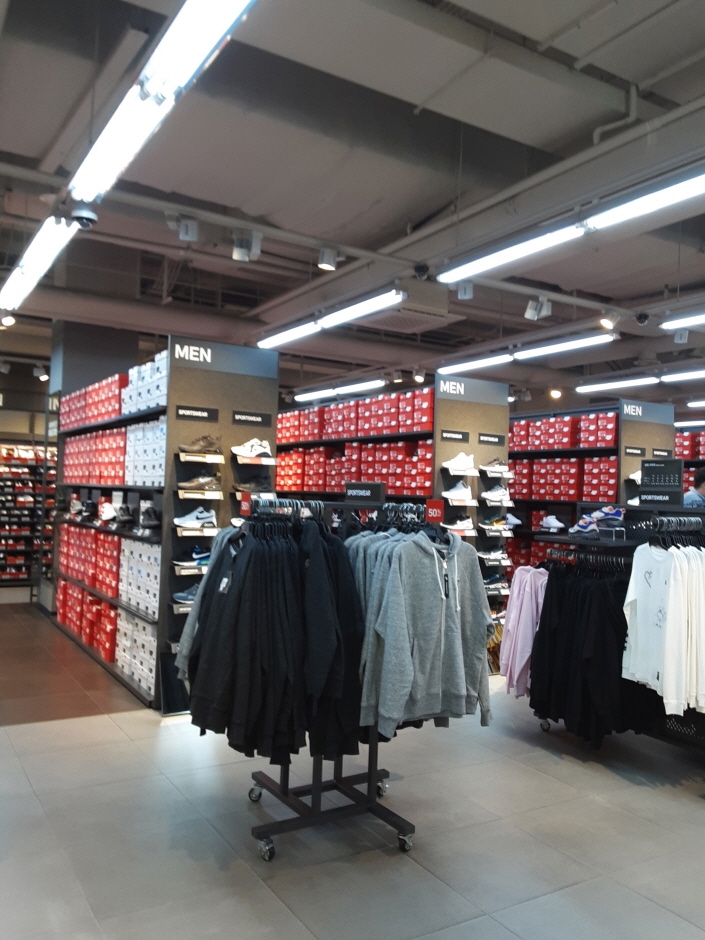 Nike - Shinsegae Paju Branch [Tax Refund Shop] (나이키 신세계파주)