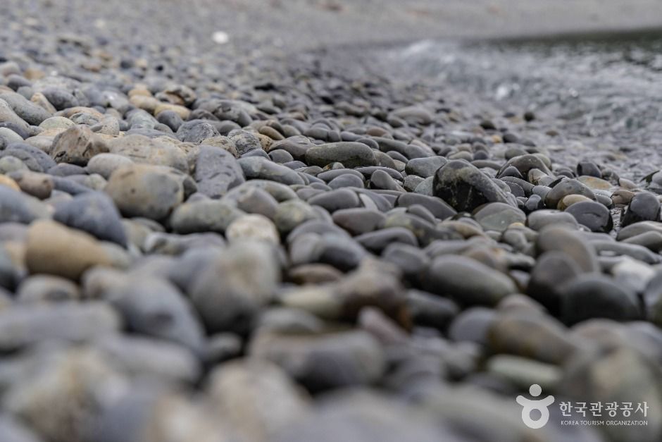 thumbnail-선구몽돌해변-8