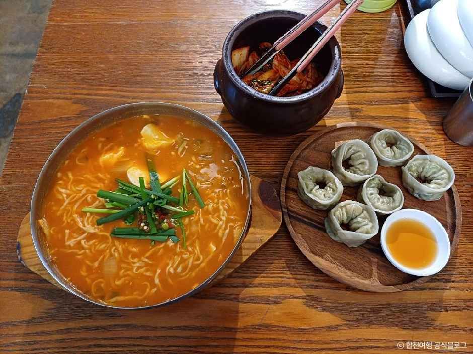 thumbnail-순할머니손칼국수-5