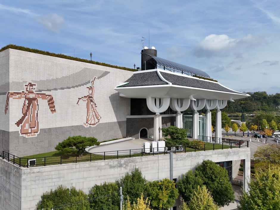 thumbnail-경상남도문화예술회관-7