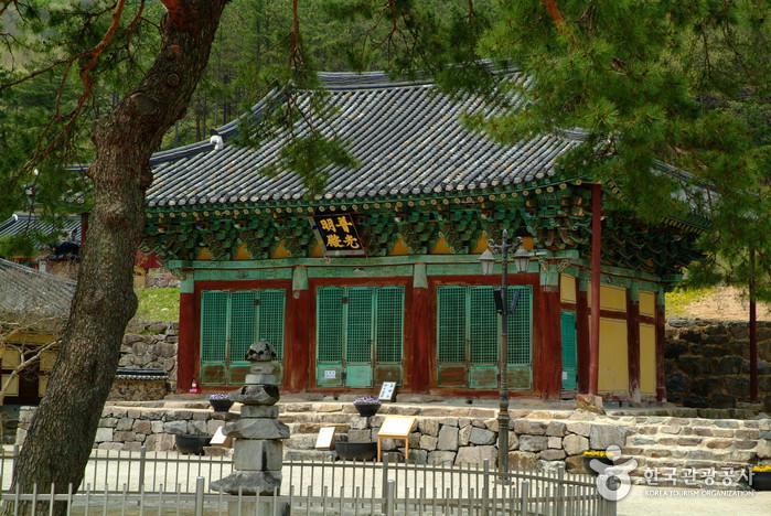 Wibongsa Temple (위봉사)