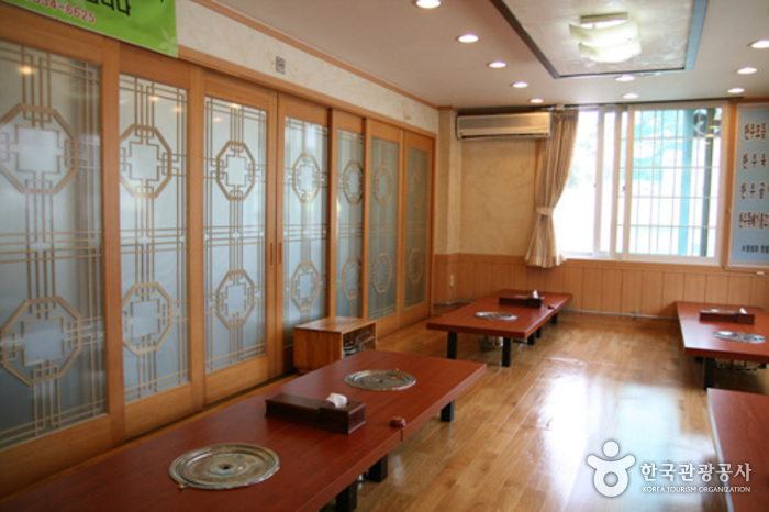 Songjeonggwan (우륵갈비-구.송정관)