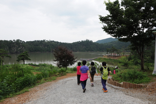 Old Sanmaki Road (산막이옛길)