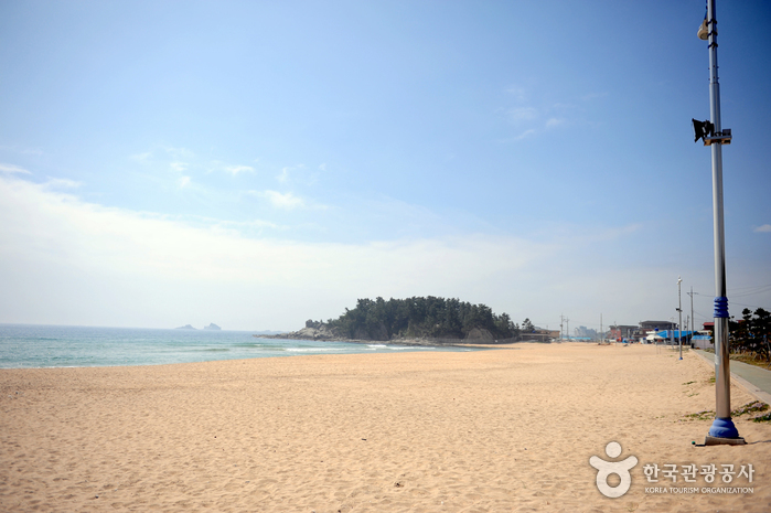 Songjiho Beach (송지호 해수욕장)