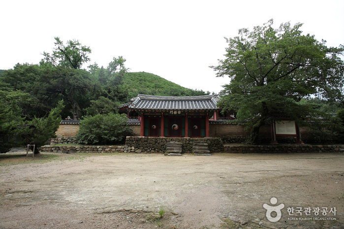 Oksanseowon Confucian Academy (Gyeongju) (경주 옥산서원)