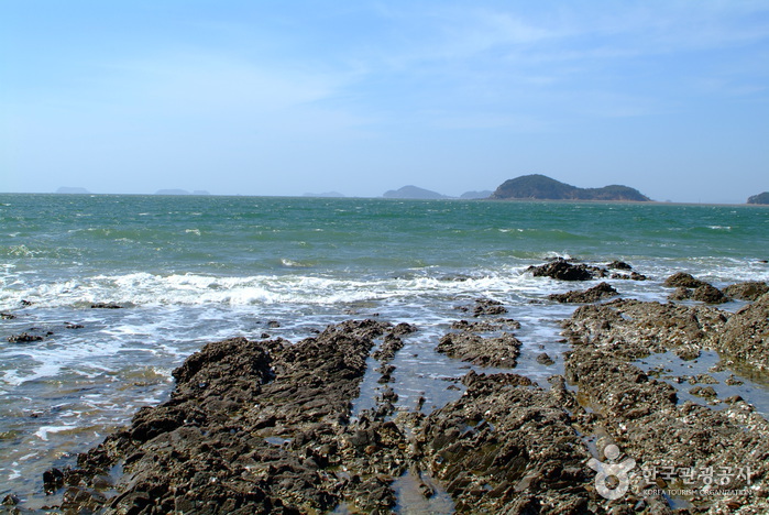 三峰海水浴场(삼봉해수욕장)