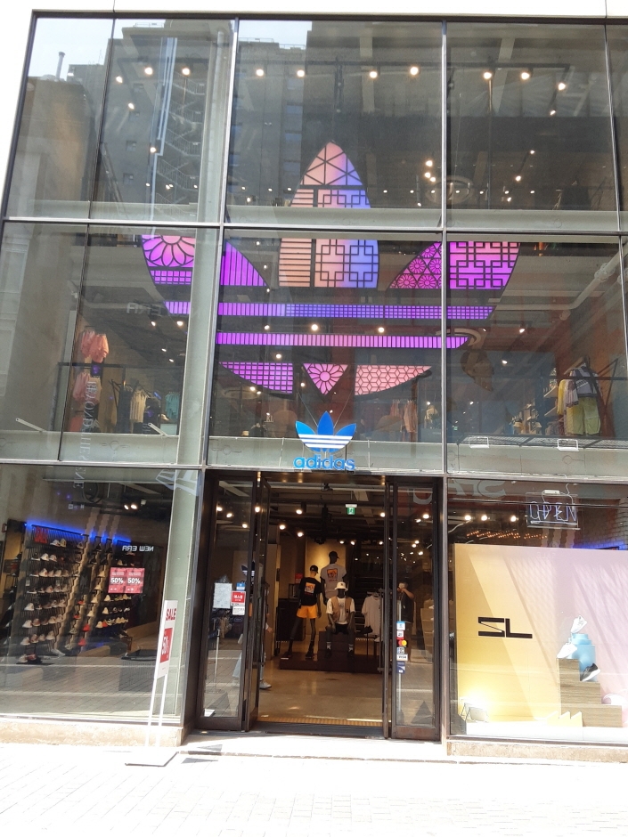 Adidas Original - Myeongdong Branch [Tax Refund Shop] (아디다스오리지널 명동점)