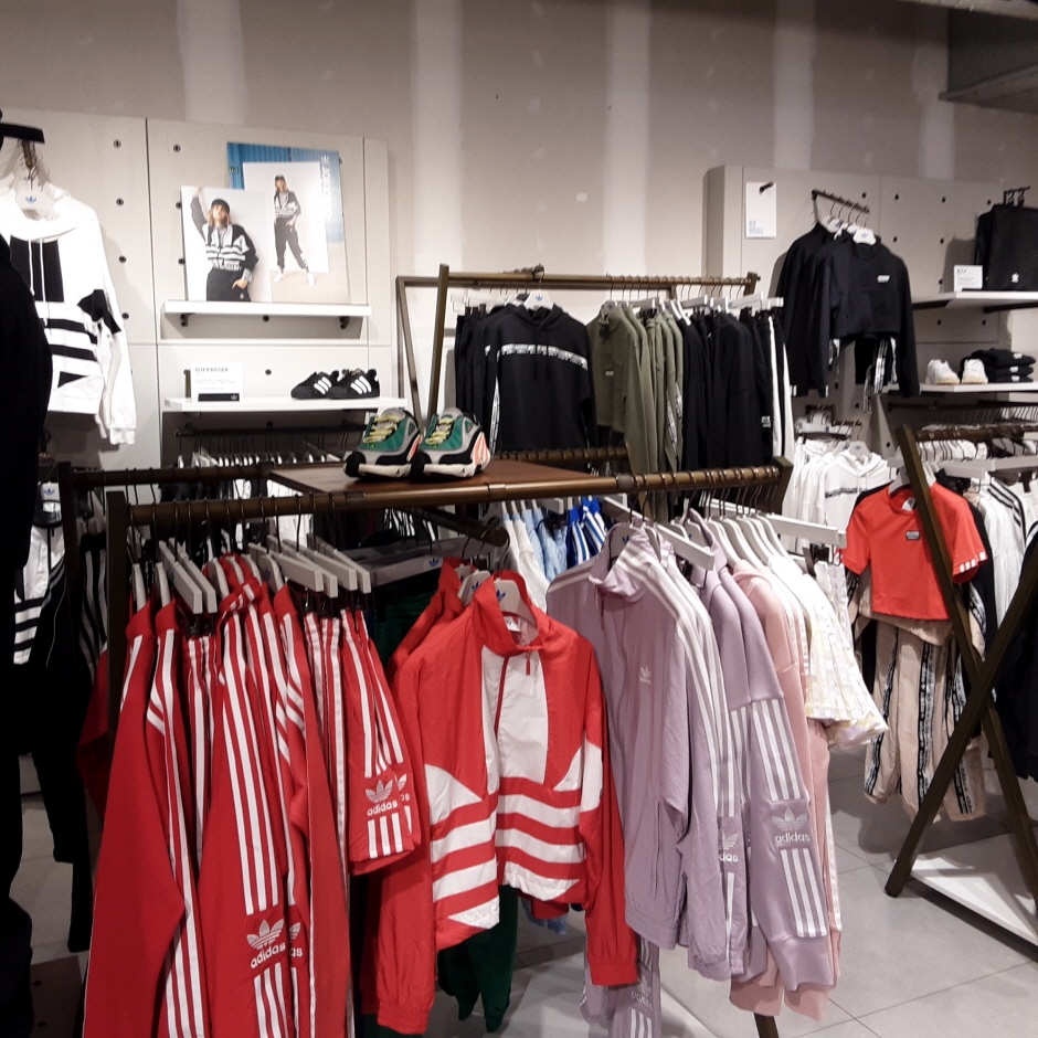 Adidas Original - Jeju Chilseong Branch [Tax Refund Shop] (아디다스오리지날 제주칠성)