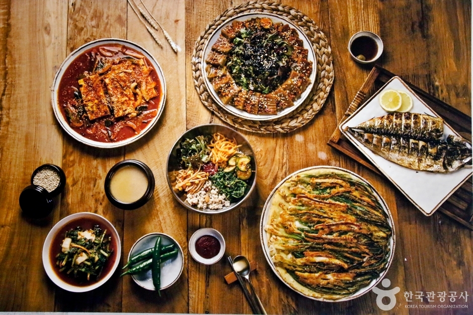 Banchan Sikdang (반찬식당)