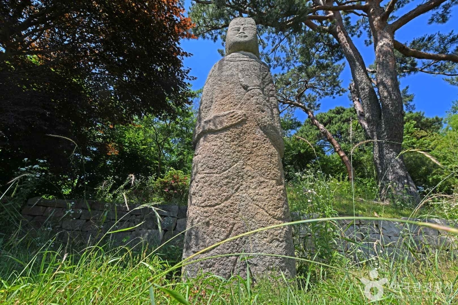 서산여미리석불입상