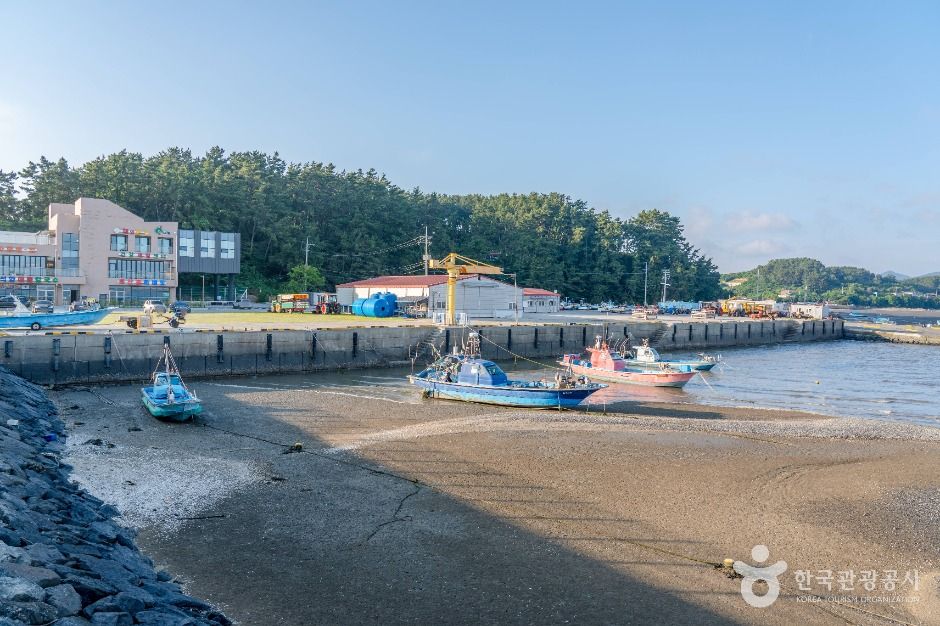 송석항