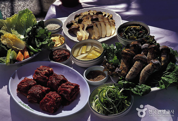 Yangyang Songi Festival (Pine Mushroom Festival) (양양송이축제)