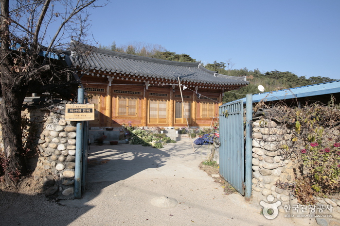 맥산댁(둥근 기둥집)