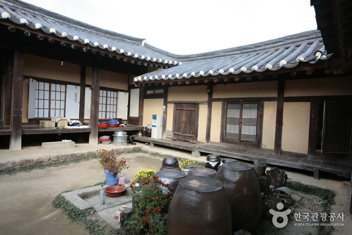 Bunnam House (Andong Hahoe Village) (번남고택 - 안동하회마을)