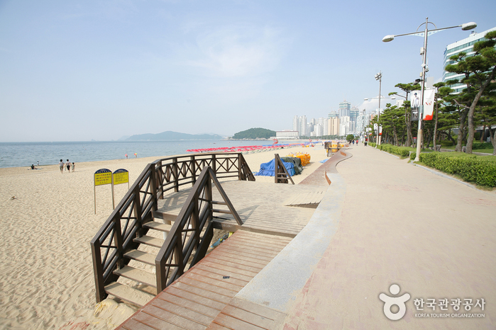 Gwangalli Beach (광안리해수욕장)