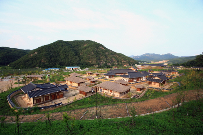 청송한옥민예촌의 전경