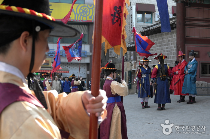 Deoksugung Palace Royal Guard Changing Ceremony (덕수궁 왕궁수문장교대의식)