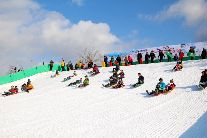 Festival de Copos de Nieve del Pico Baraebong de Namwon en el Monte Jirisan (지리산 남원 바래봉 눈꽃축제)