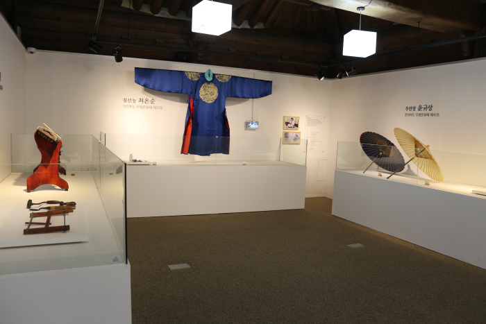 Centre d'exposition de l’artisanat traditionnel de Jeonju (전주공예품전시관 전주명품관)