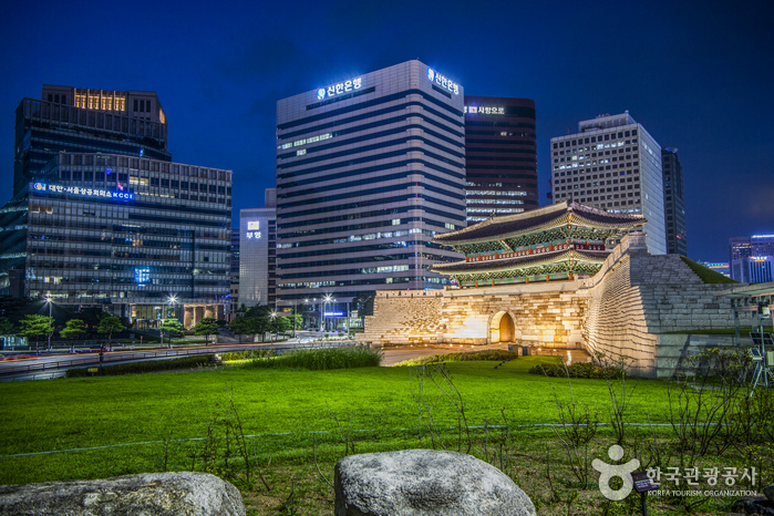 Porte de Sungnyemun (Namdaemun) (숭례문)