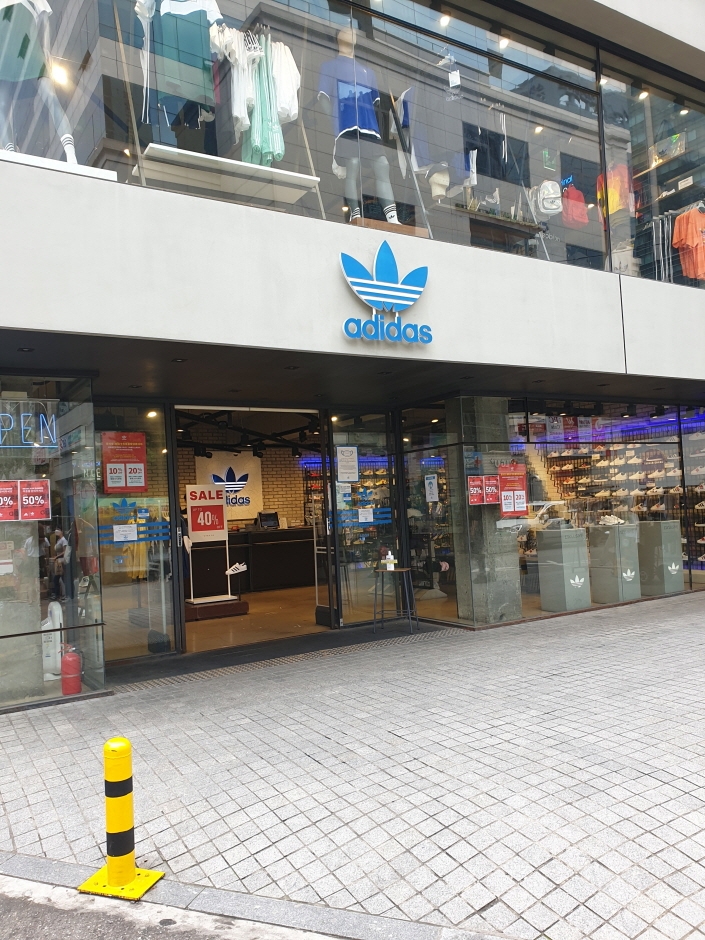 Adidas Original - Hongdae Branch [Tax Refund Shop] (아디다스오리지널 홍대점)