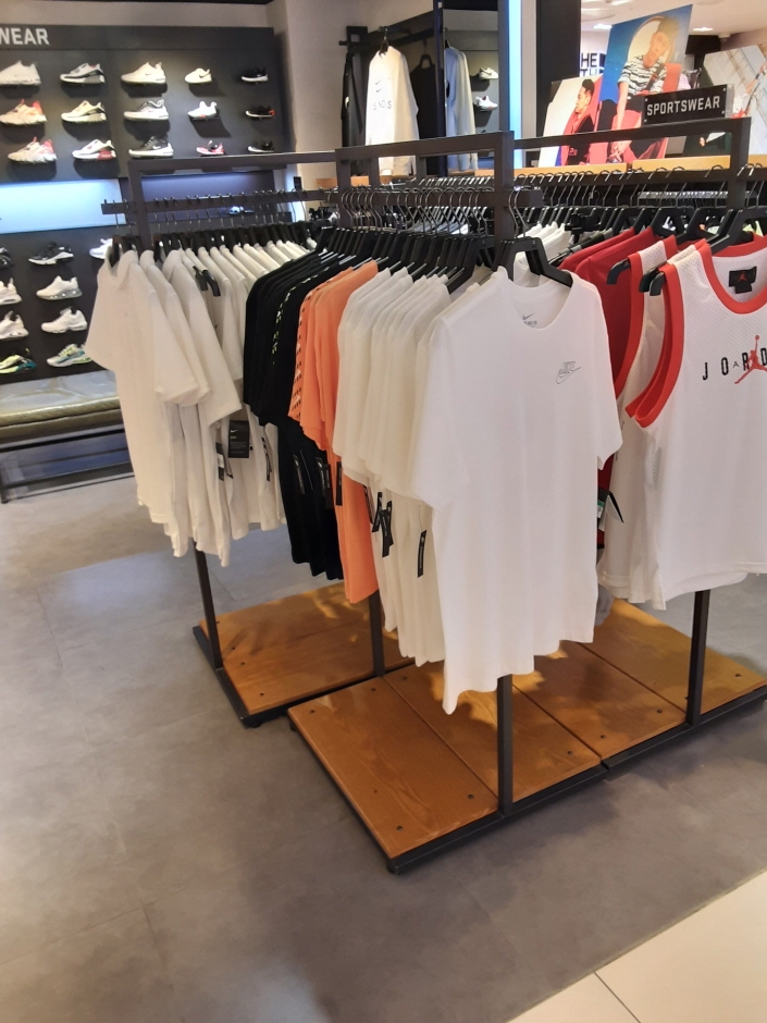 Nike - Lotte Gwangju Branch [Tax Refund Shop] (나이키 롯데광주)