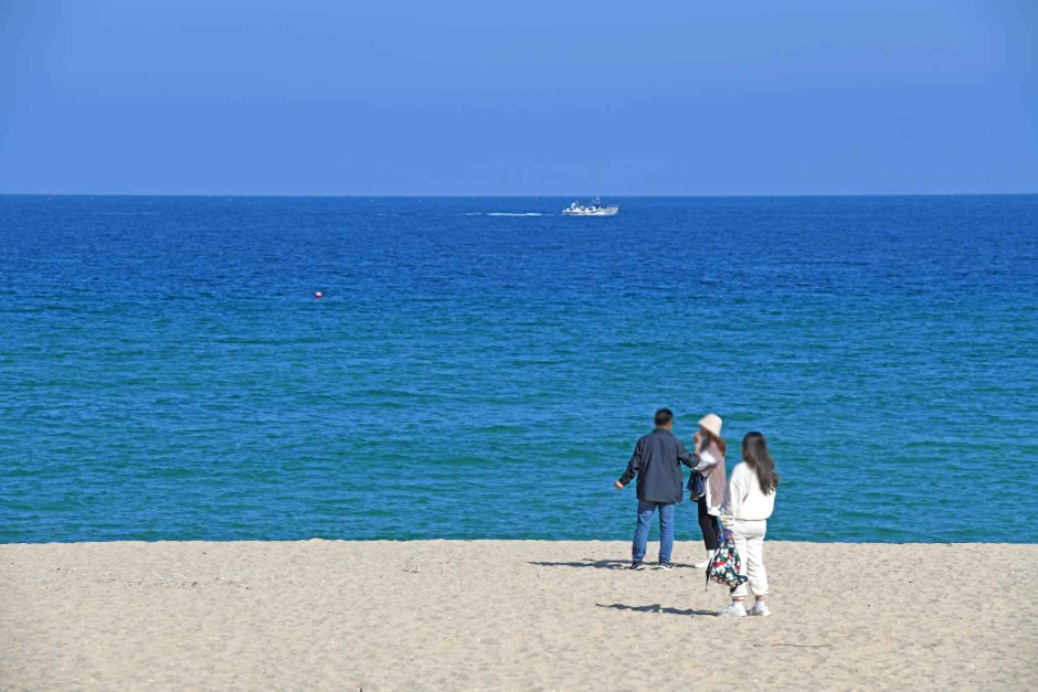 thumbnail-Songjeonghaebyeon Beach (송정해변(송정해수욕장))-12