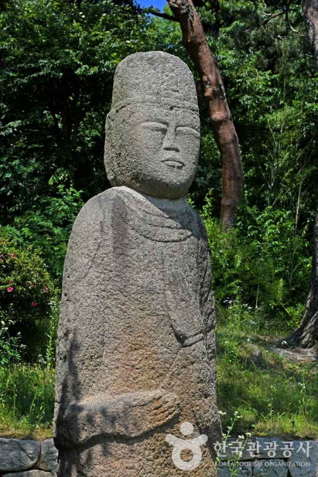 서산여미리석불입상