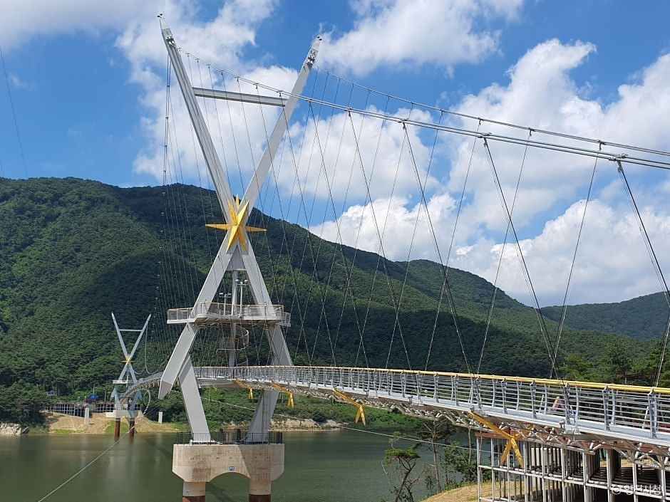 보현산댐 출렁다리