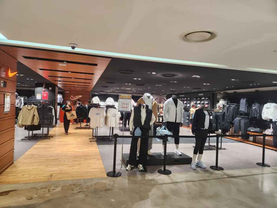 thumbnail-Nike - Mario Outlet Building 3 Branch [Tax Refund Shop] (나이키 마리오아울렛 3관점)-0