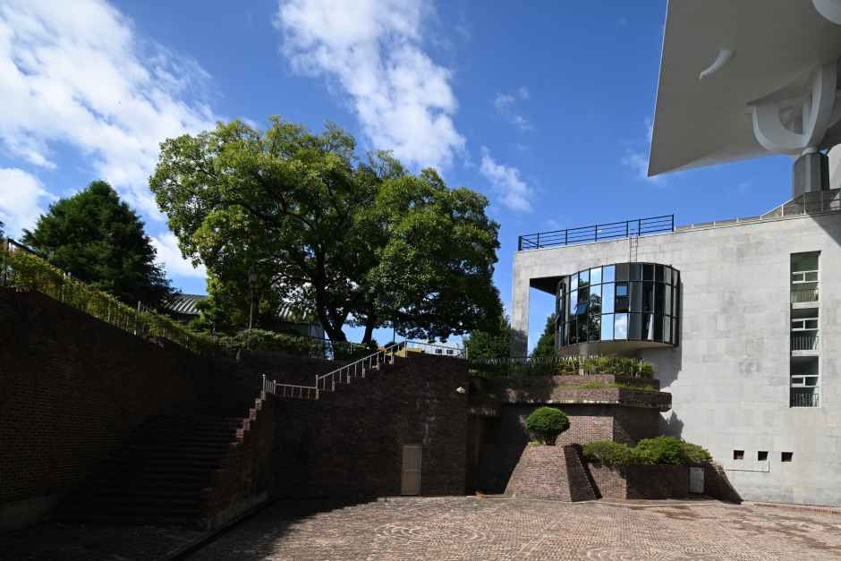 thumbnail-경상남도문화예술회관-9