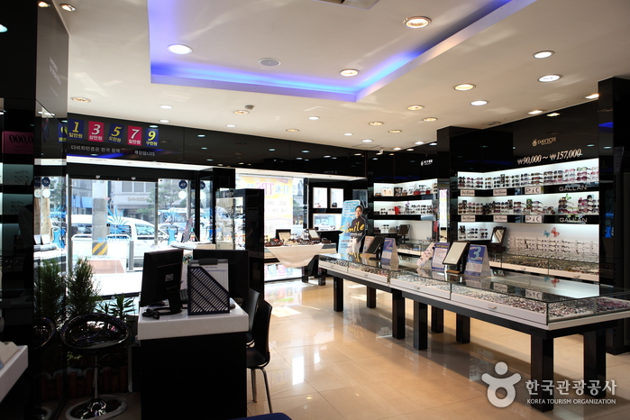 Davich Optical - Myeongdong Branch (다비치안경 - 명동점)