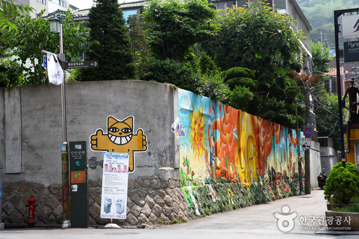 Ihwa Mural Village (...