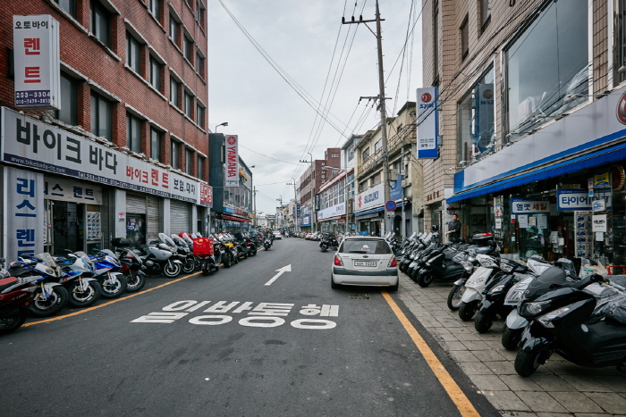 大邱機車商街(대구 오토바이골목)