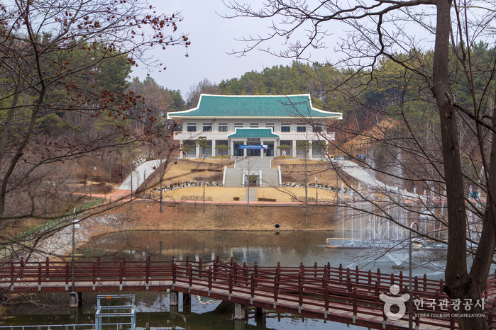 Cheongnamdae Presidential Villa (청남대)