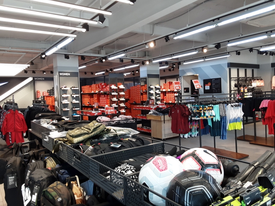 Nike - Daeyeon Main Branch [Tax Refund Shop] (나이키 대연본점)