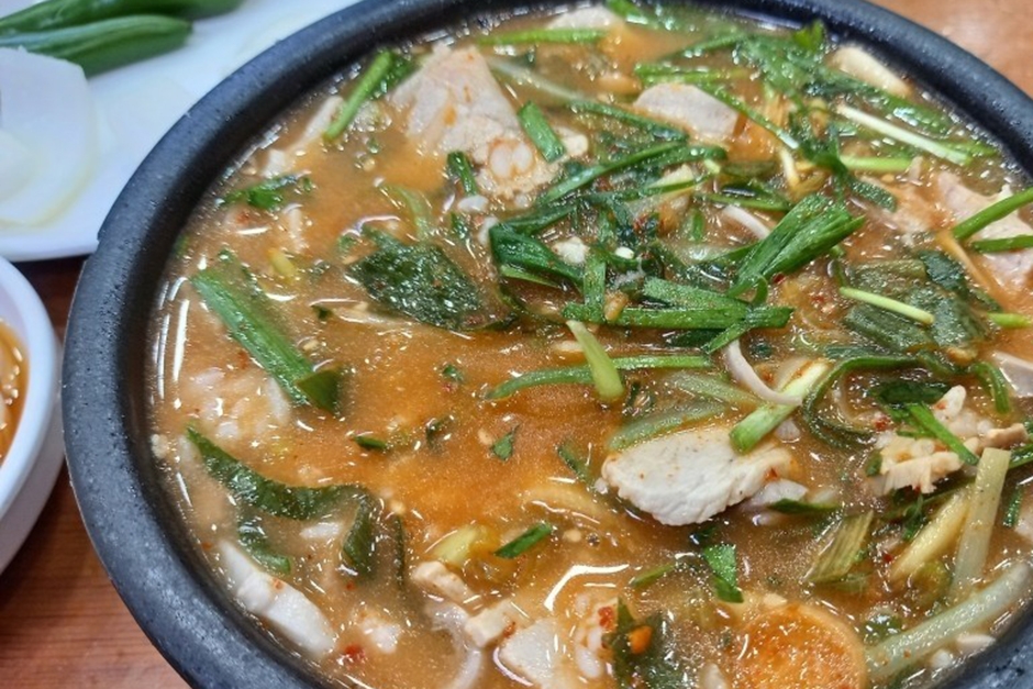 密陽豬肉湯飯(밀양돼지국밥)