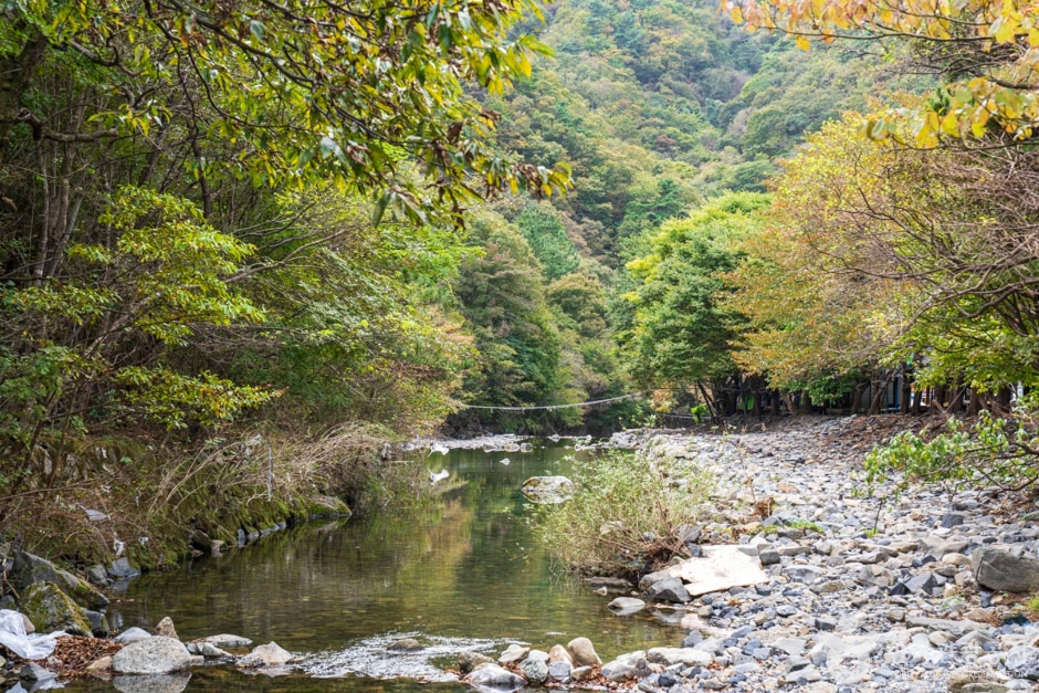 Simyeondonggyegok Valley (Seongjugyegok Valley) (심연동계곡(성주계곡))
