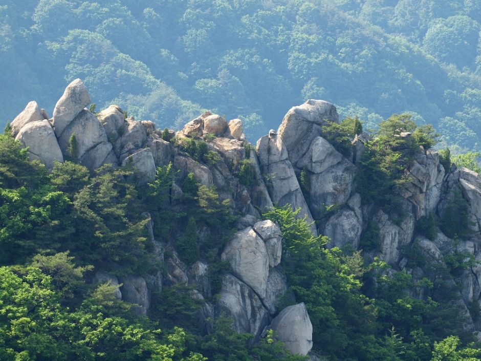 월여산